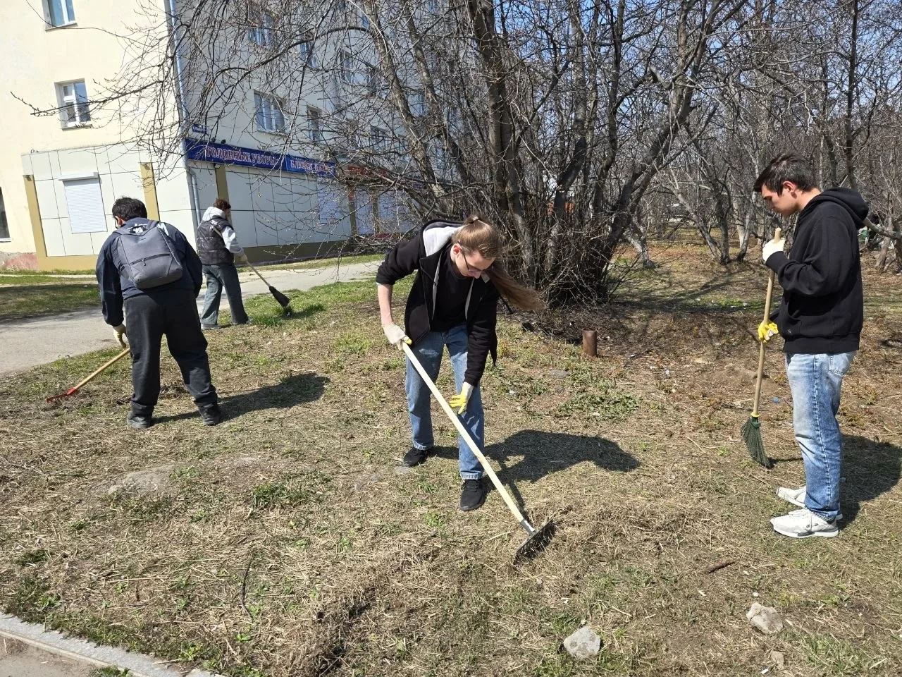 🌿 Студенты МПТ приняли участие в субботнике