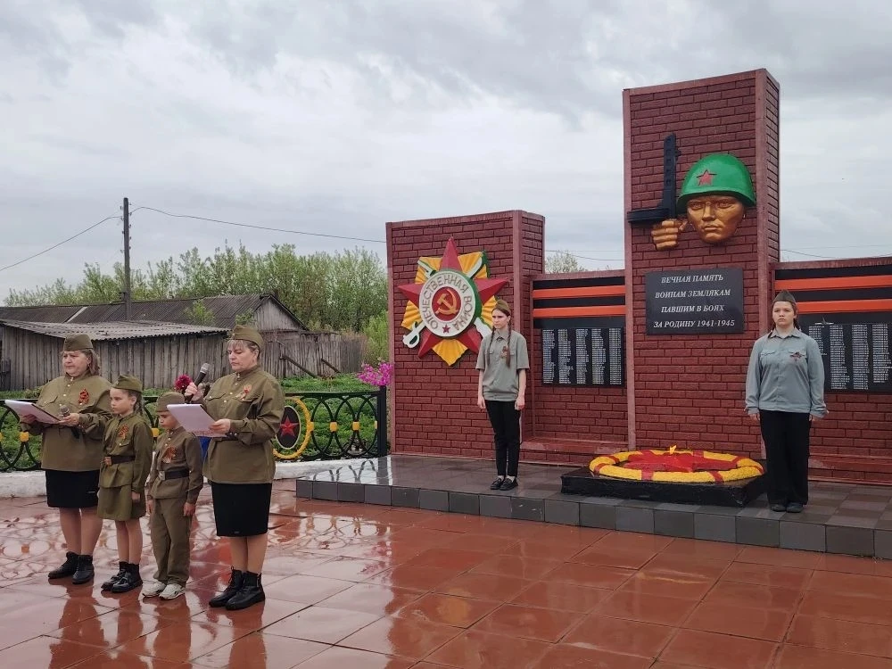 🇷🇺 Полозаозерская школа помнит!  Сегодня, 9 мая, коллектив нашей школы — учащиеся, педагоги и работн