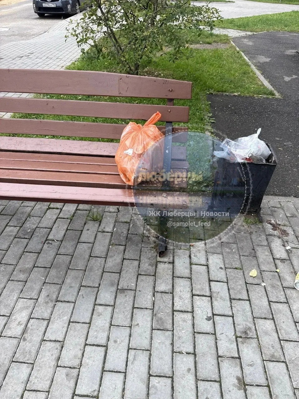 Если урна около подъезда переполнена, это еще не повод, чтобы не оставить рядом пакет с...