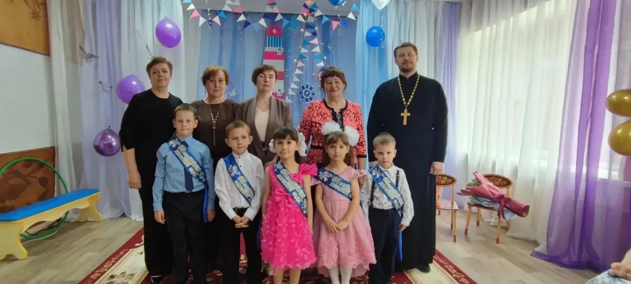 Сегодня в наших садиках «Солнышко» и «Колокольчик» прошёл самый трогательный и немного ...
