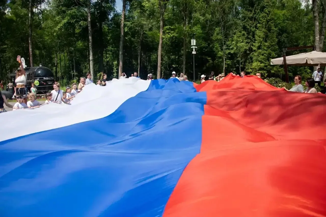 Празднование Дня России и Дня города сегодня проходит не только на площади Дружбы в самом сердце Ист