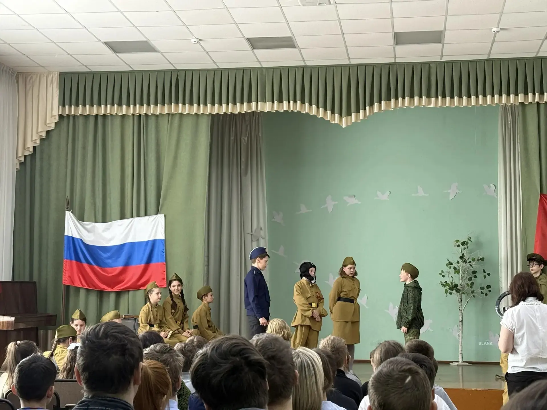 В Красноткацкой школе нам посчастливилось (именно посчастливилось) стать зрителями невероятного спек