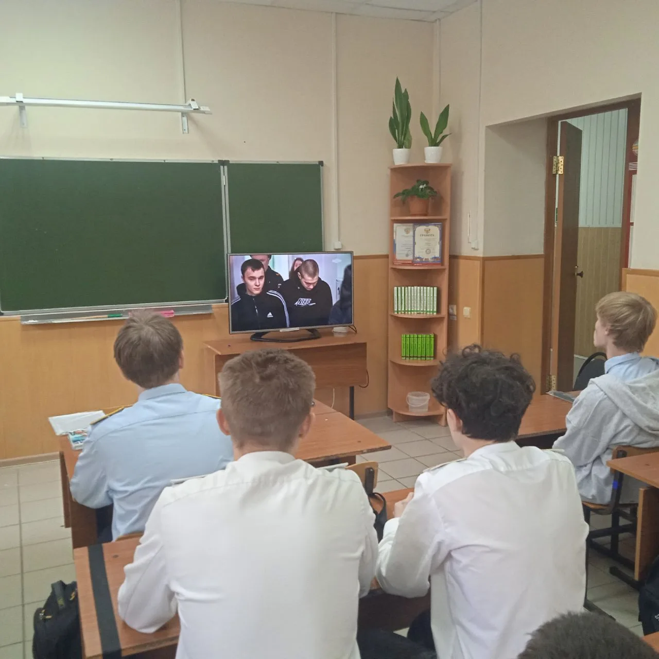 ❗СТУДЕНТЫ ЕТЖТ-филиала РГУПС ПОСМОТРЕЛИ ДОКУМЕНТАЛЬНЫЙ ФИЛЬМ «ПРЕДАТЕЛЬСТВО»❗  ❗В техникуме продолжа