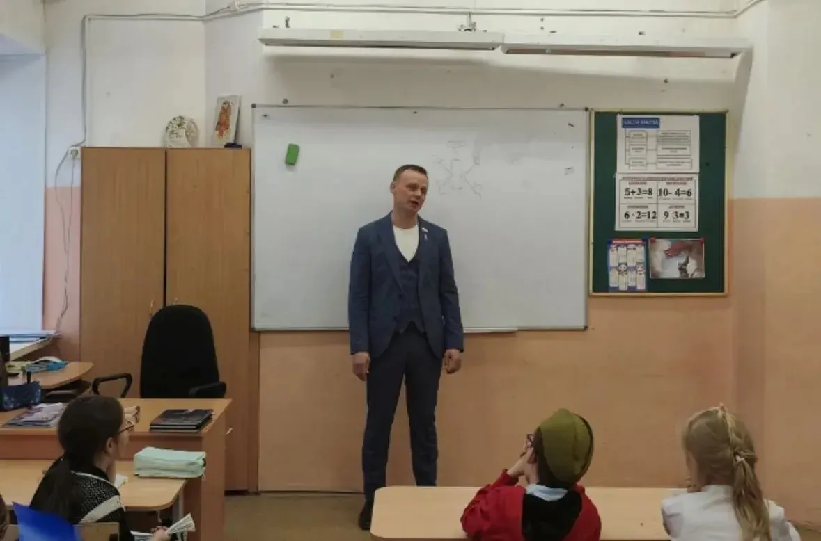 В преддверии Дня Победы для учеников 2В класса прошли «Урок мужества» и «Разговор о важ...