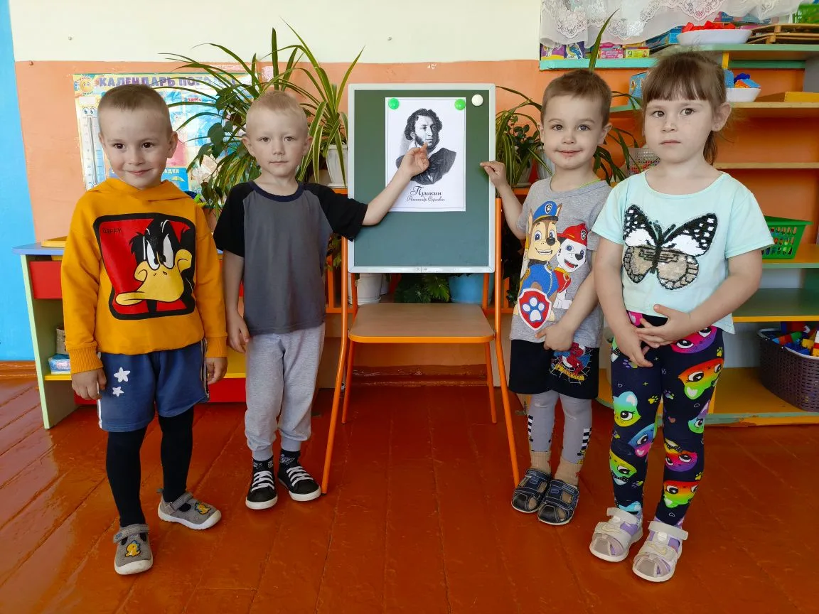 ДЕНЬ РОЖДЕНИЯ А. С. ПУШКИНА
Ежегодно 6 июня, в день рождения великого русского поэта А. С. Пушкина, 