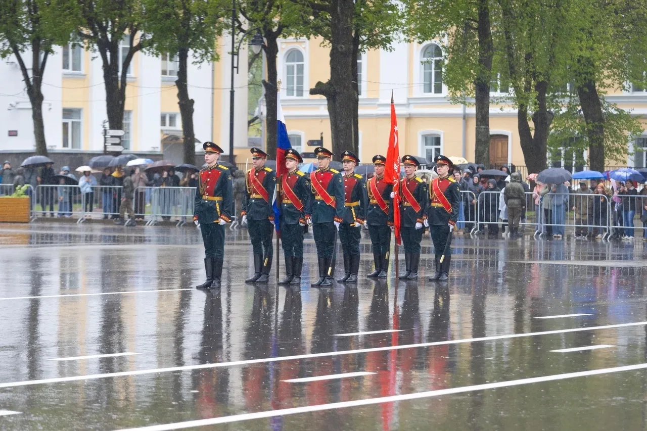 Сегодня мы отмечаем 81-ю годовщину Великой Победы. На площади Ленина традиционно состоялся военный п