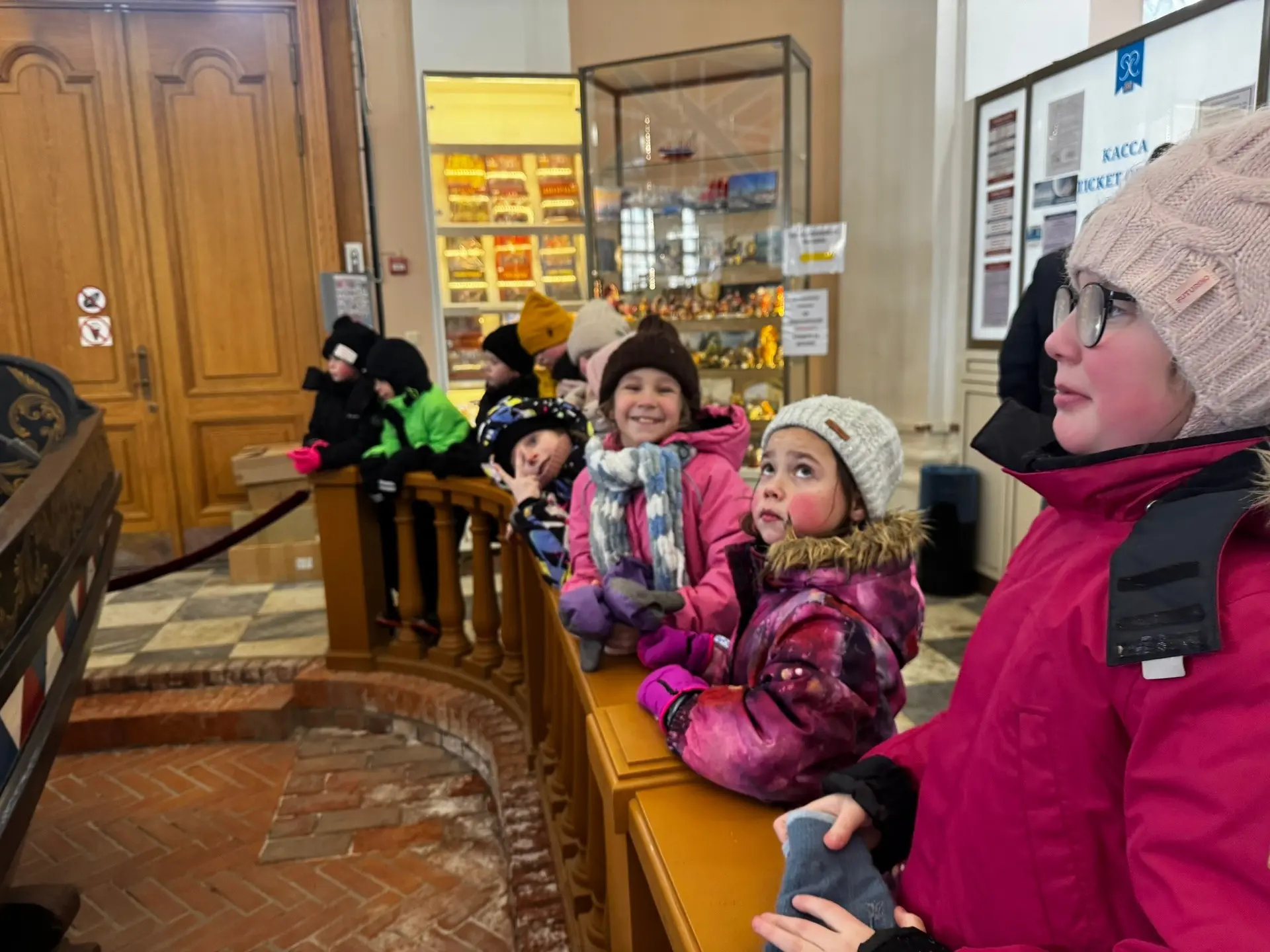 Ученики 2е класса отправились на обзорную экскурсию по значимым местам Санкт-Петербурга🚌  Посетили с