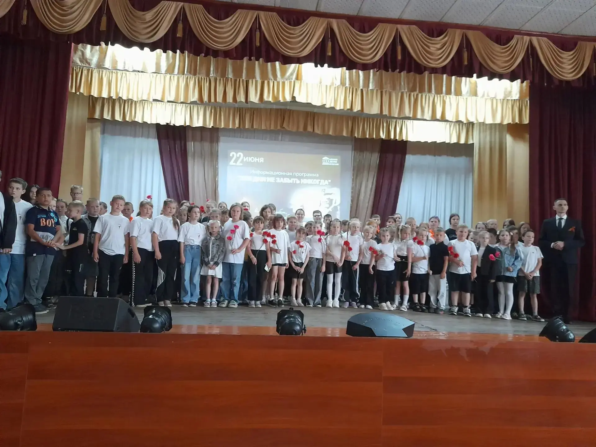 🇷🇺ДЕНЬ ПАМЯТИ И СКОРБИ

В лагере дневного пребывания "Город здоровья" прошли мероприятия посвящённ