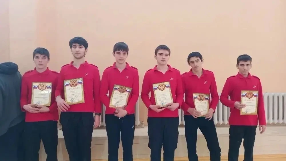 Проведение военно-спортивной эстафеты среди учащихся 10-х классов  В рамках месячника военно-патриот