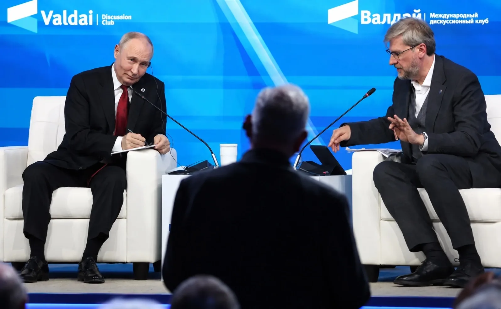 📰Путин рассказал, что «все скоро будут ездить на китайских машинах»