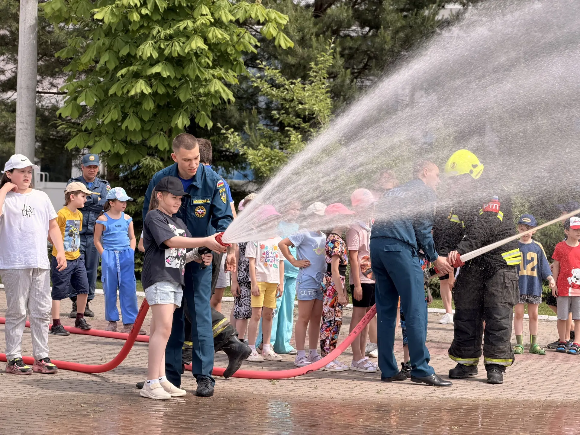 🚒🔥 Яркие эмоции и полезные навыки! В летнем лагере «Дружный» прошло супер-профилактич...