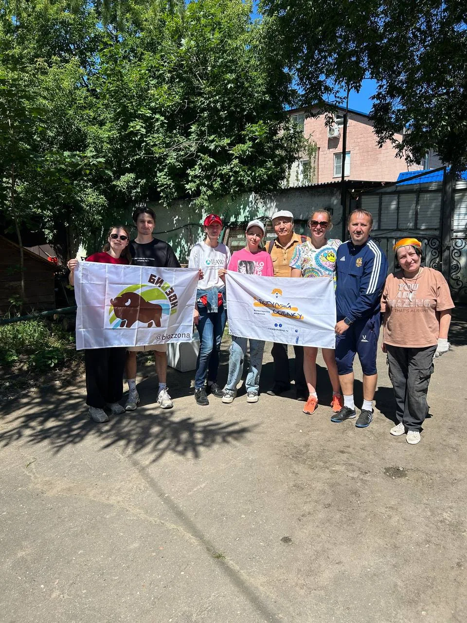В эти выходные приют принимал гостей — команду волонтёров «Погуляйсобаку»! 🐾