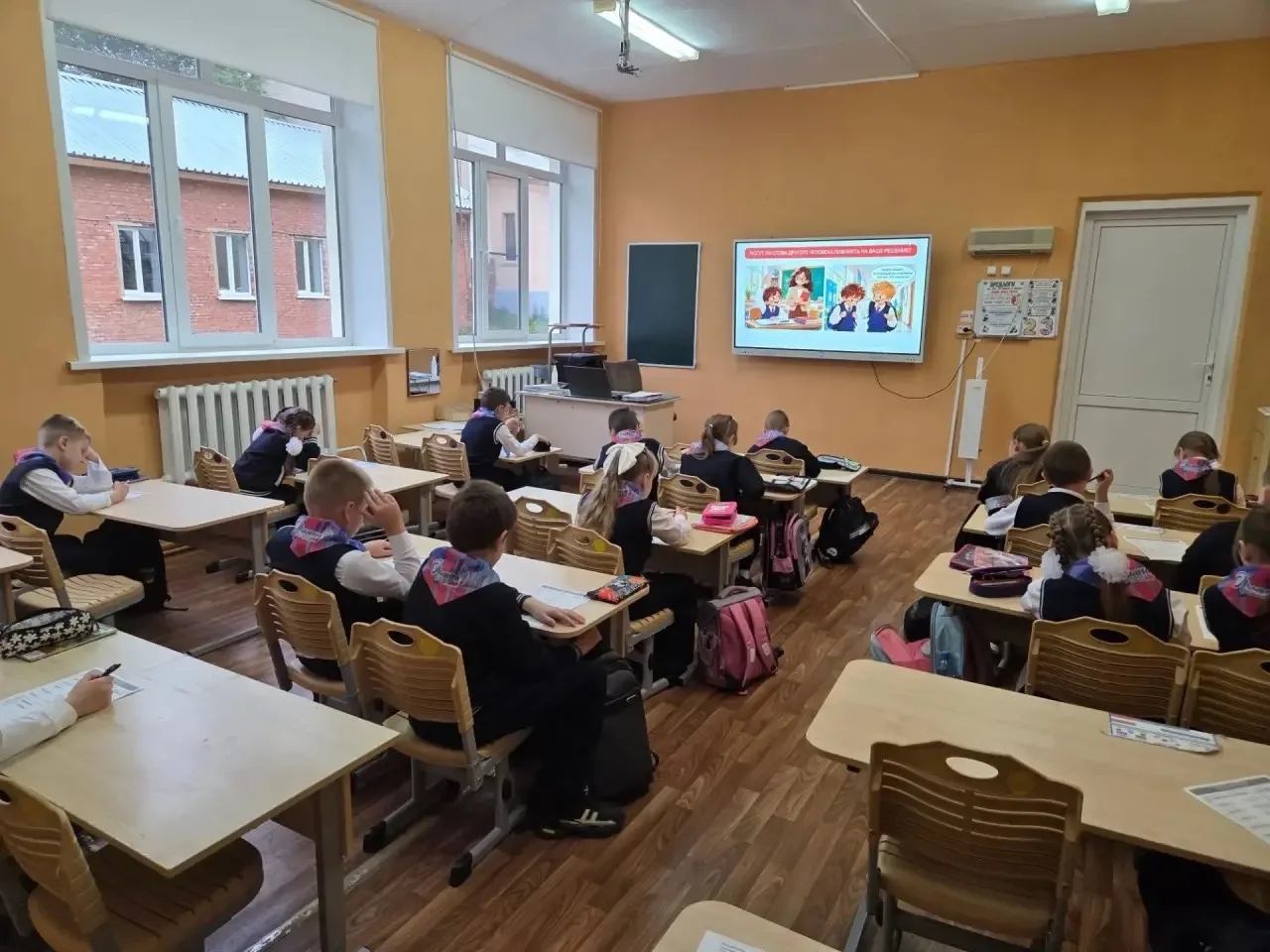 📸 Спасибо за мудрость и терпение: Липковский центр образования № 1 поздравил педагогов​