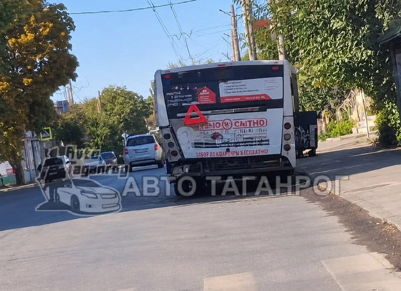 В Таганроге автобус № 31 попал в ДТП