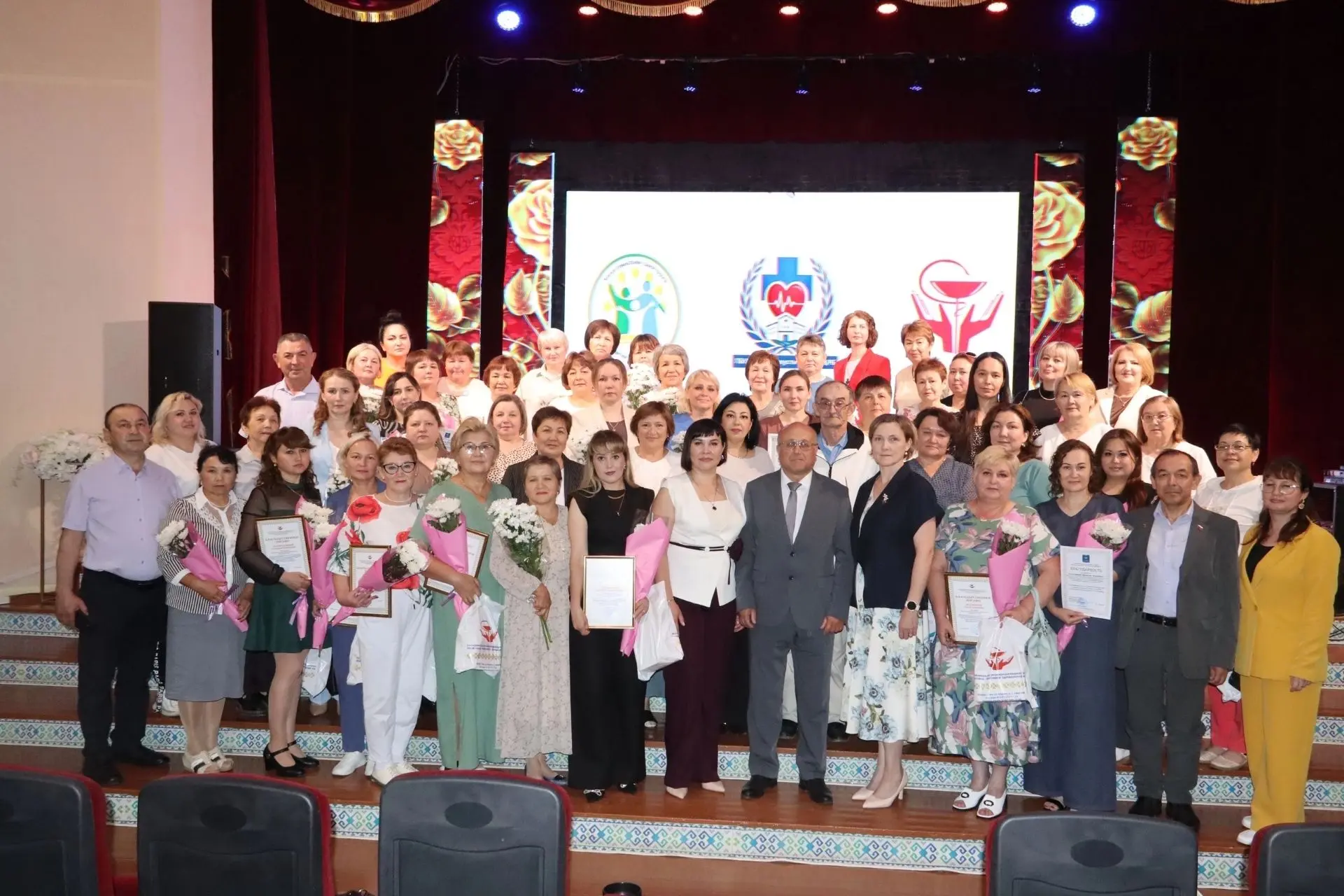 🎉 С Днём медицинского работника!

19 июня в районном доме культуры (РДК) прошло торжественное мероп