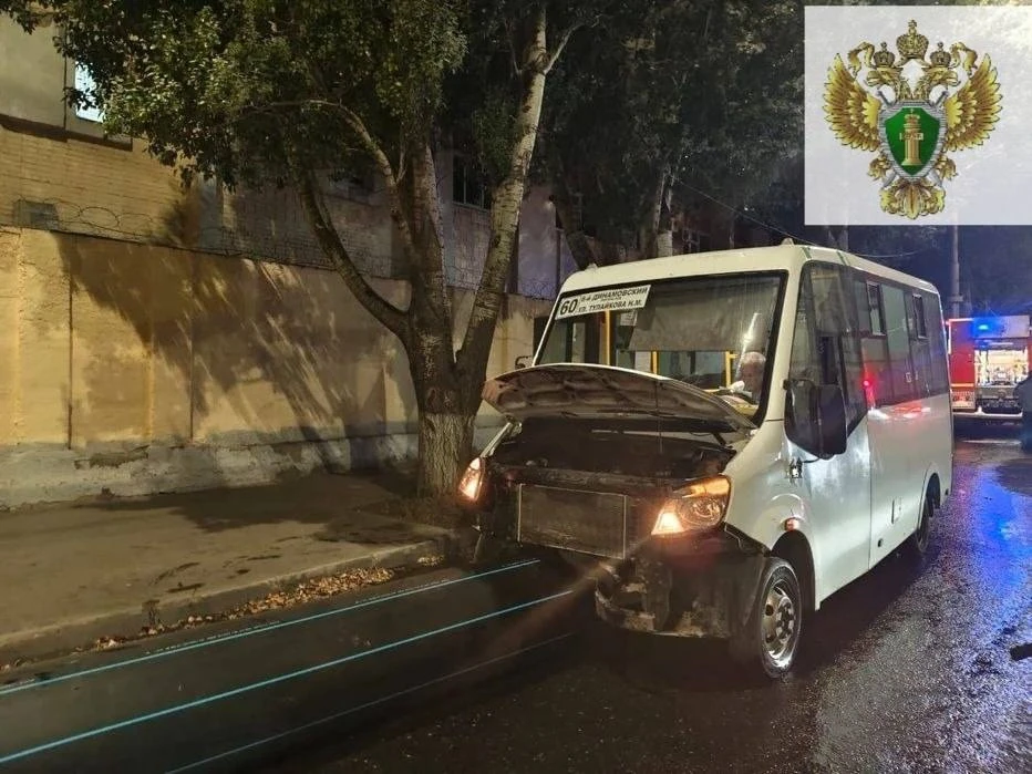 В Саратове скончался пассажир маршрутного такси №60, пострадавший в результате ДТП 19 а...