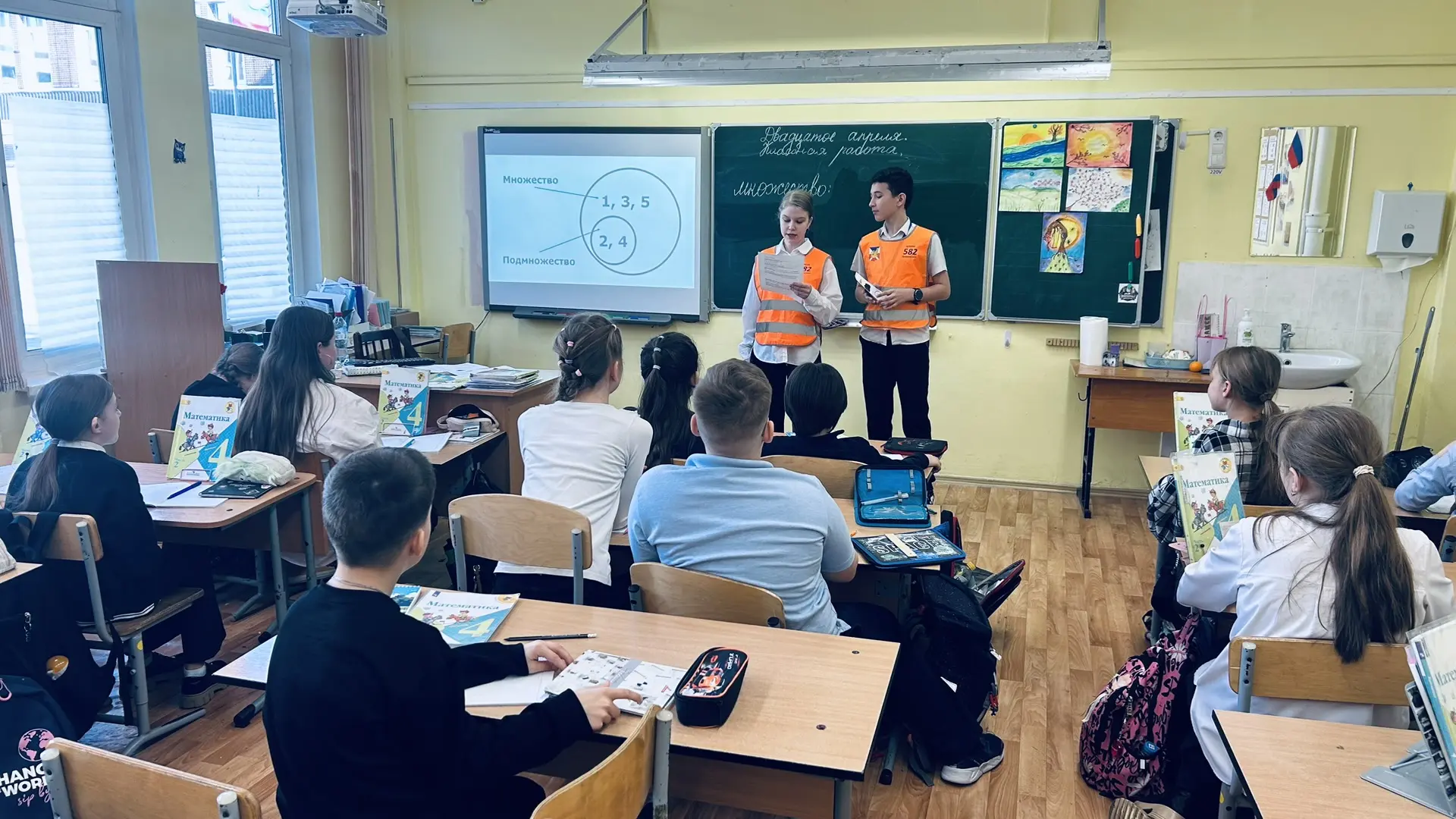 Отряд ЮИД провел беседы о правилах безопасности на СИМ (велосипеды, самокаты, ролики)  Уважаемые род