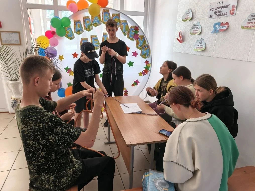Сегодня в нашем пришкольном лагере «Лучики добра» день прошёл под девизом «Орлёнок-эруд...