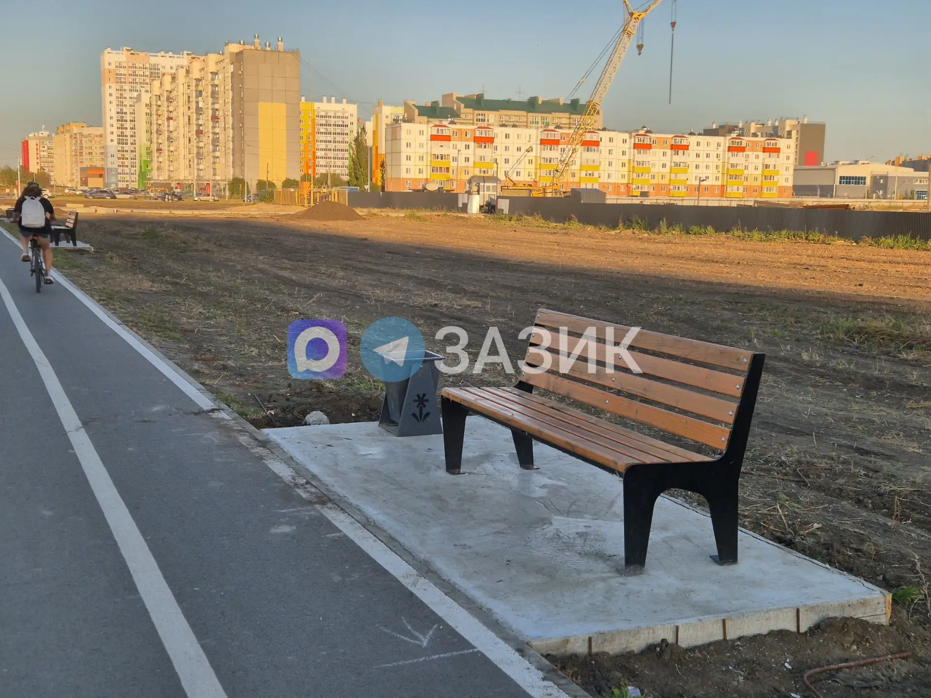🚶Вдоль улицы Фарафонова установили скамейки с урнами