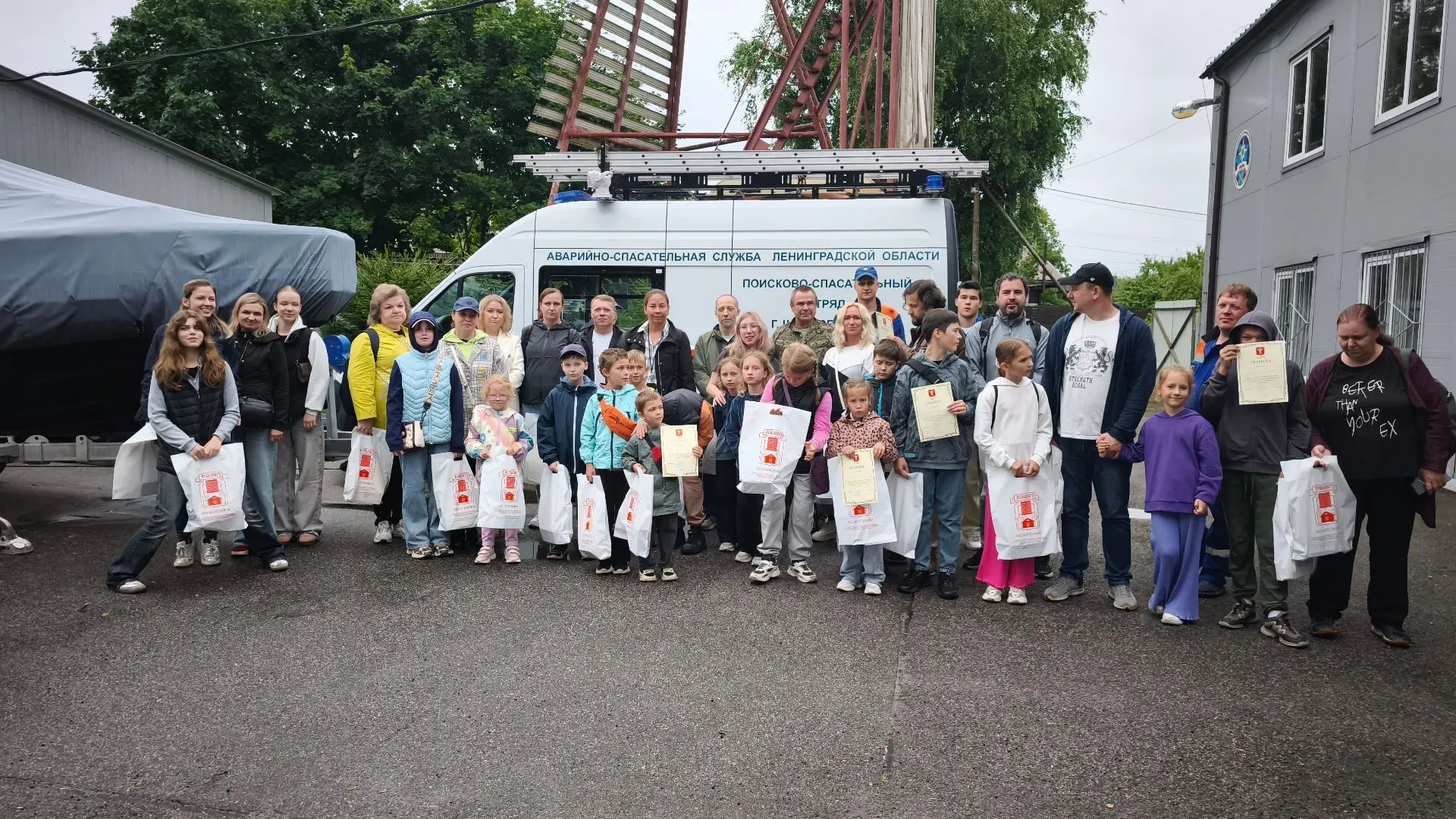 Экскурсия на спасательную станцию МЧС в Шлиссельбурге. Читать: https://vk.ru/@-21797308...