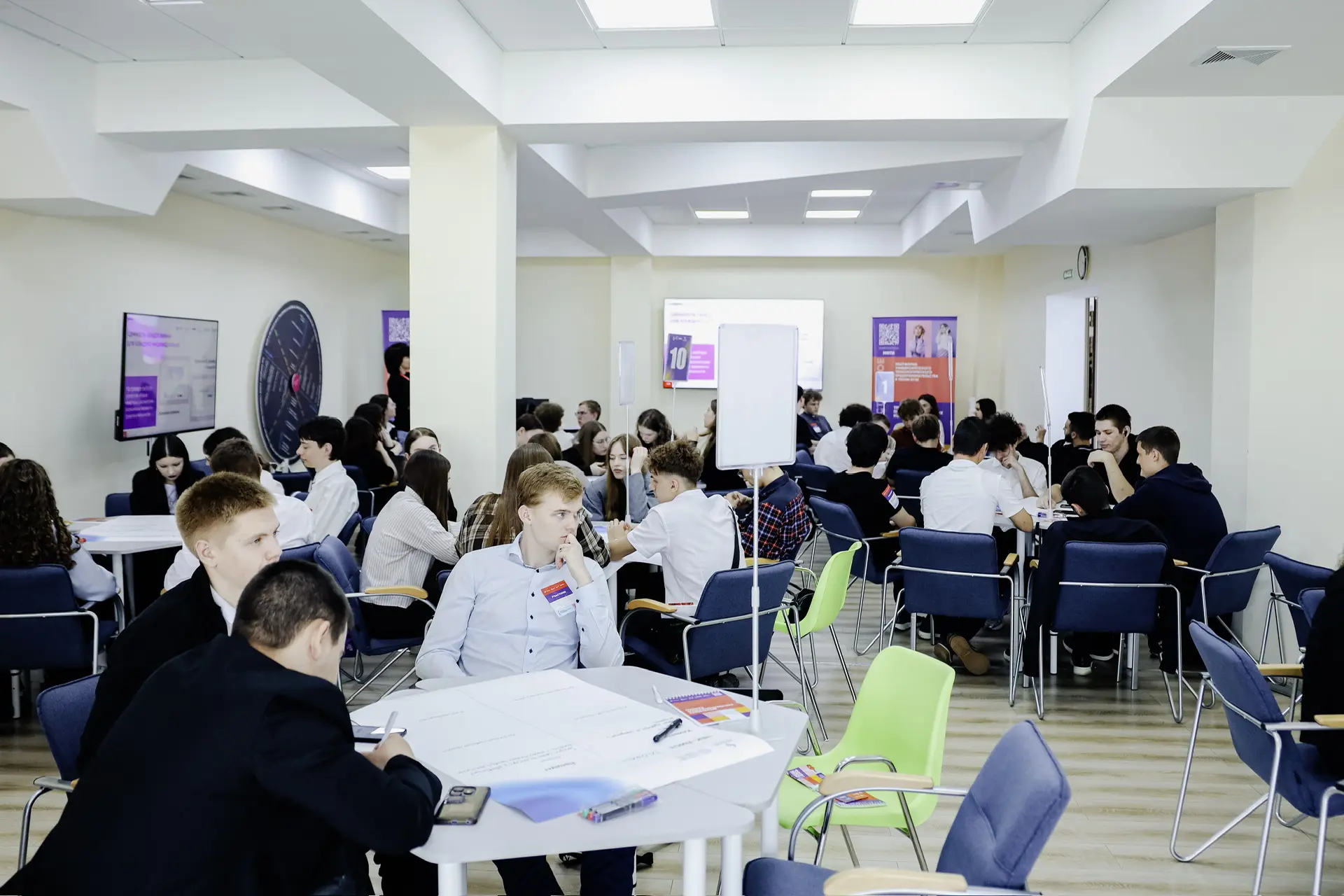 Предпринимательские тренинги в самом разгаре! 🚀  Работа в аудиториях «ПроекториУм» и «АтриУм» кипит!