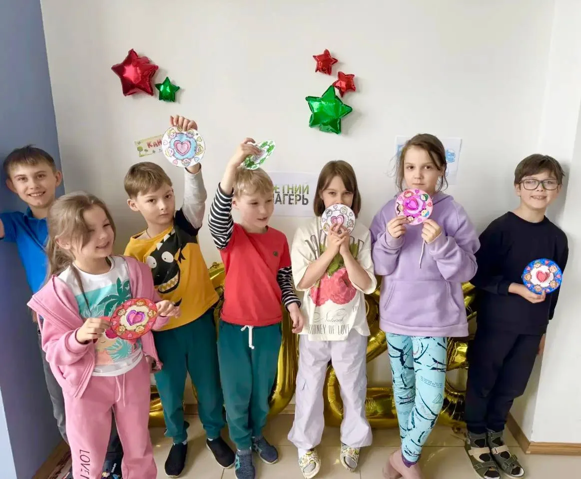 🎨 Пока кто-то листает видео в телефоне, наши ребята создают свои собственные работы и ...