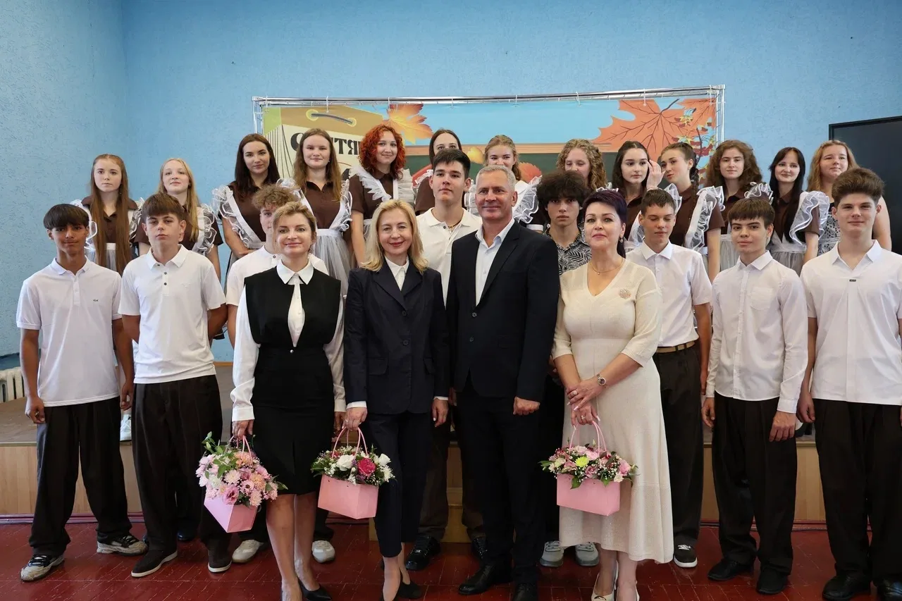 Сегодня для тысяч школьников региона стартовал новый учебный год.
