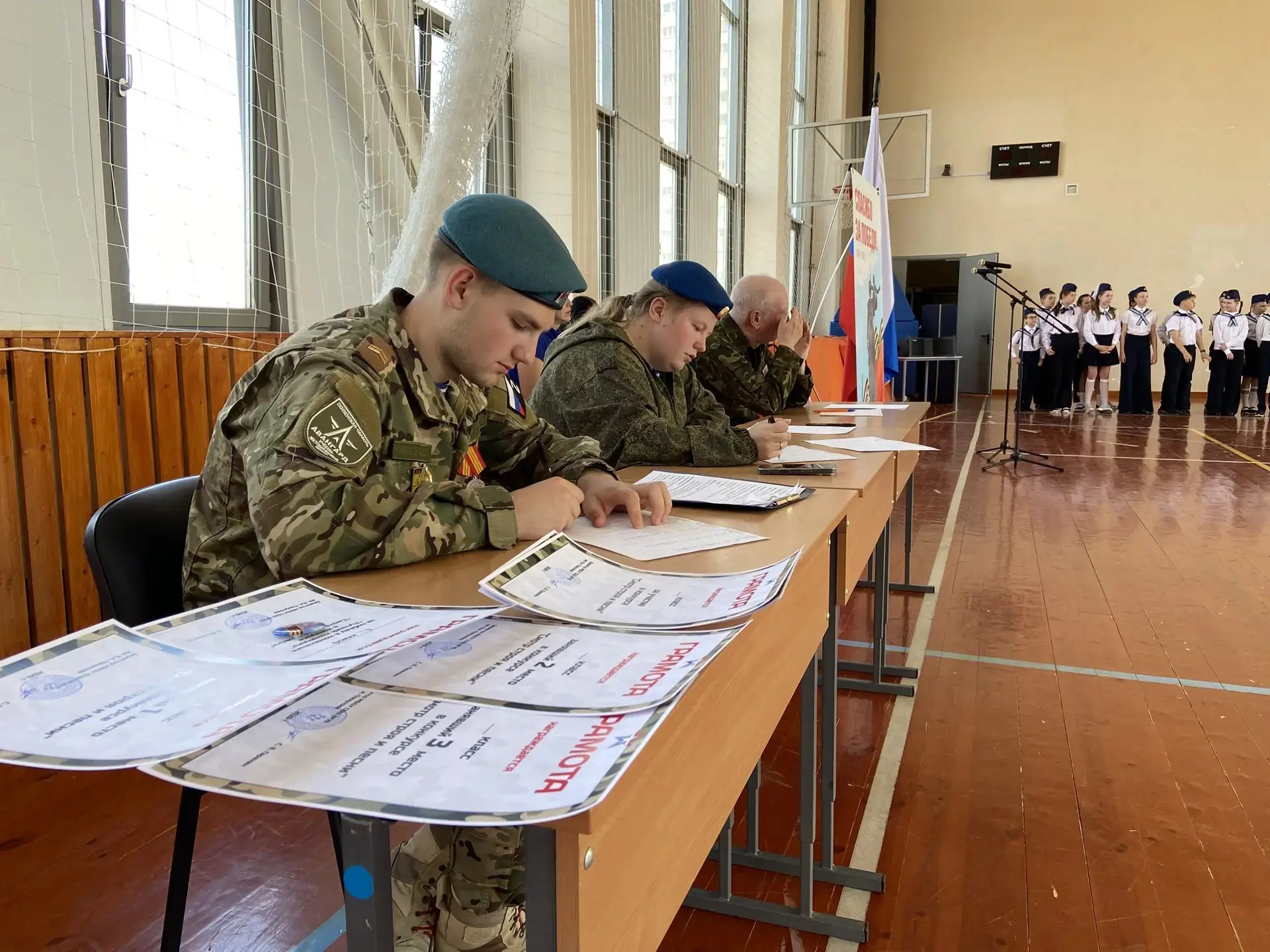 🎖 Сегодня в нашей школе прошёл второй этап конкурса "Смотр строя и песни", в котором приняли участие