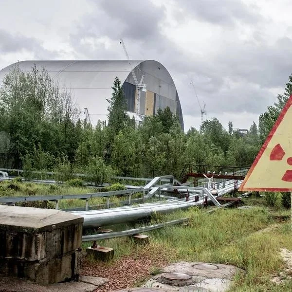 🪂  Киев перебрасывает войска и боеприпасы к Чернобыльской АЭС.