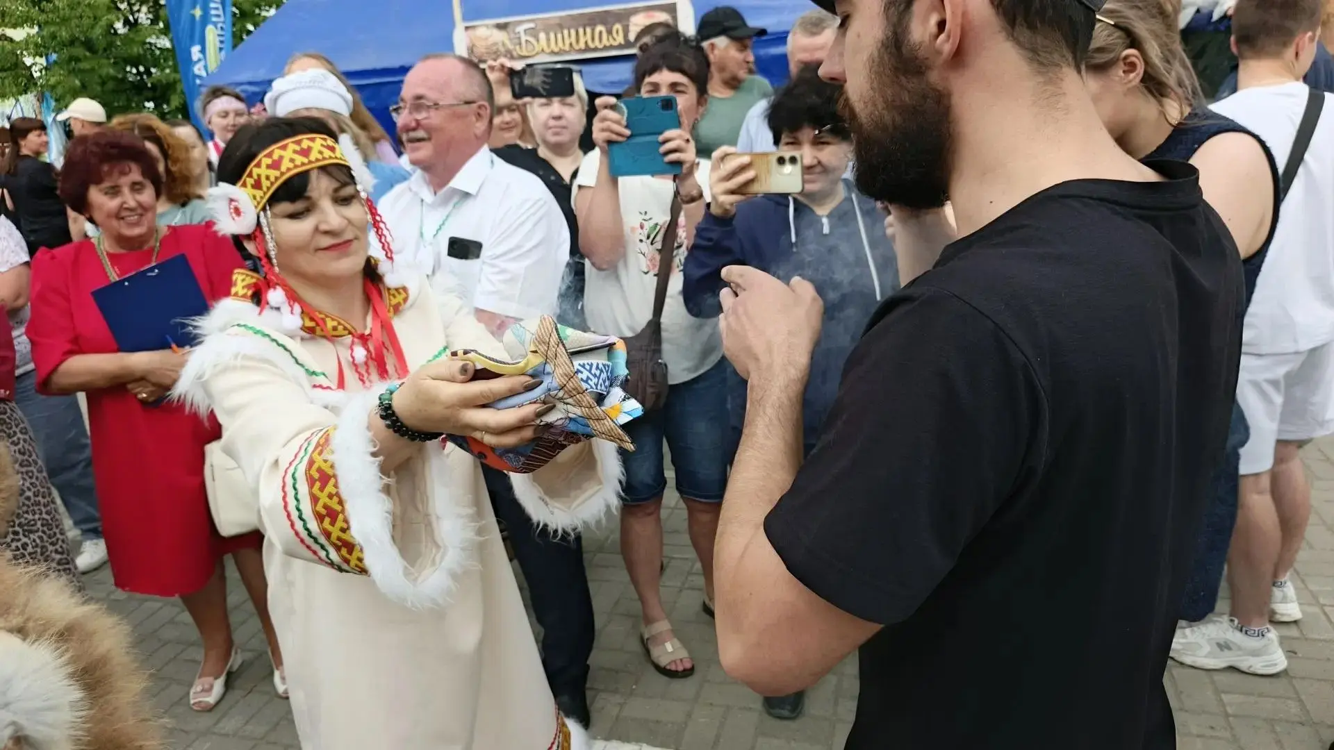 "Многоликий край родной": Ханты покорили жюри на окружном фестивале
14 июня в рамках Года единства н