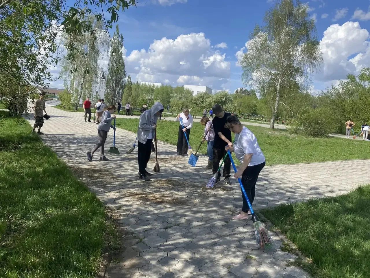 Марафон чистоты в Парке Победы! 🧹🇷🇺