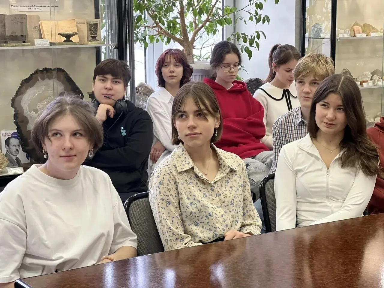 ✨ Наши экскурсии  📍 Ленинский проспект, 34А  ⚡️ 9 «Г» класс побывал в Минералого-петрографическом му