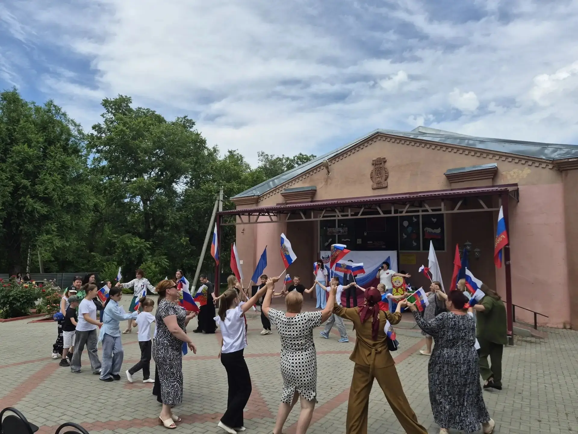 12.06.2026 В День России праздничный концерт Султанского Дома культуры завершился Всеро...