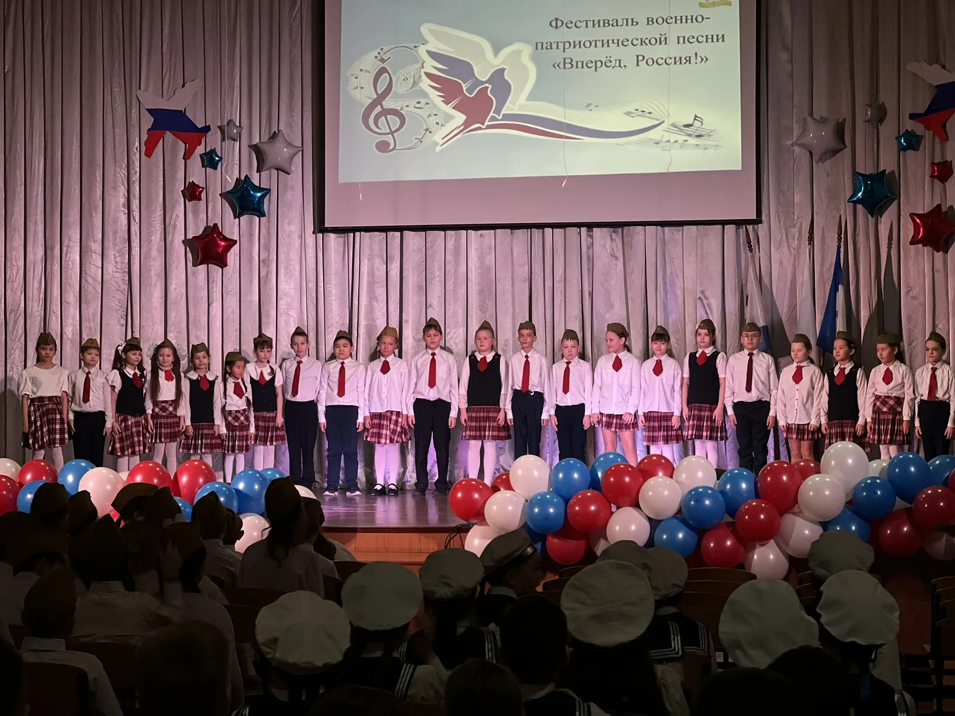 🎶 Вот и прошел в нашей школе замечательный Фестиваль военно-патриотической песни «Вперед, Россия», к