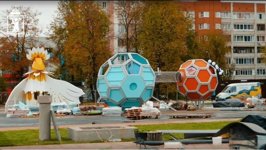 На площади Юности в Ярославле появился новый символ — Птица Говорун.