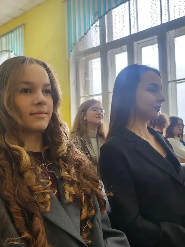 🚀 HELLO, SCHOOL! Итоги Englishmania: 🚀  🎉 Наши маленькие гении из 2б и 2в почти вышли на уровень "Ан
