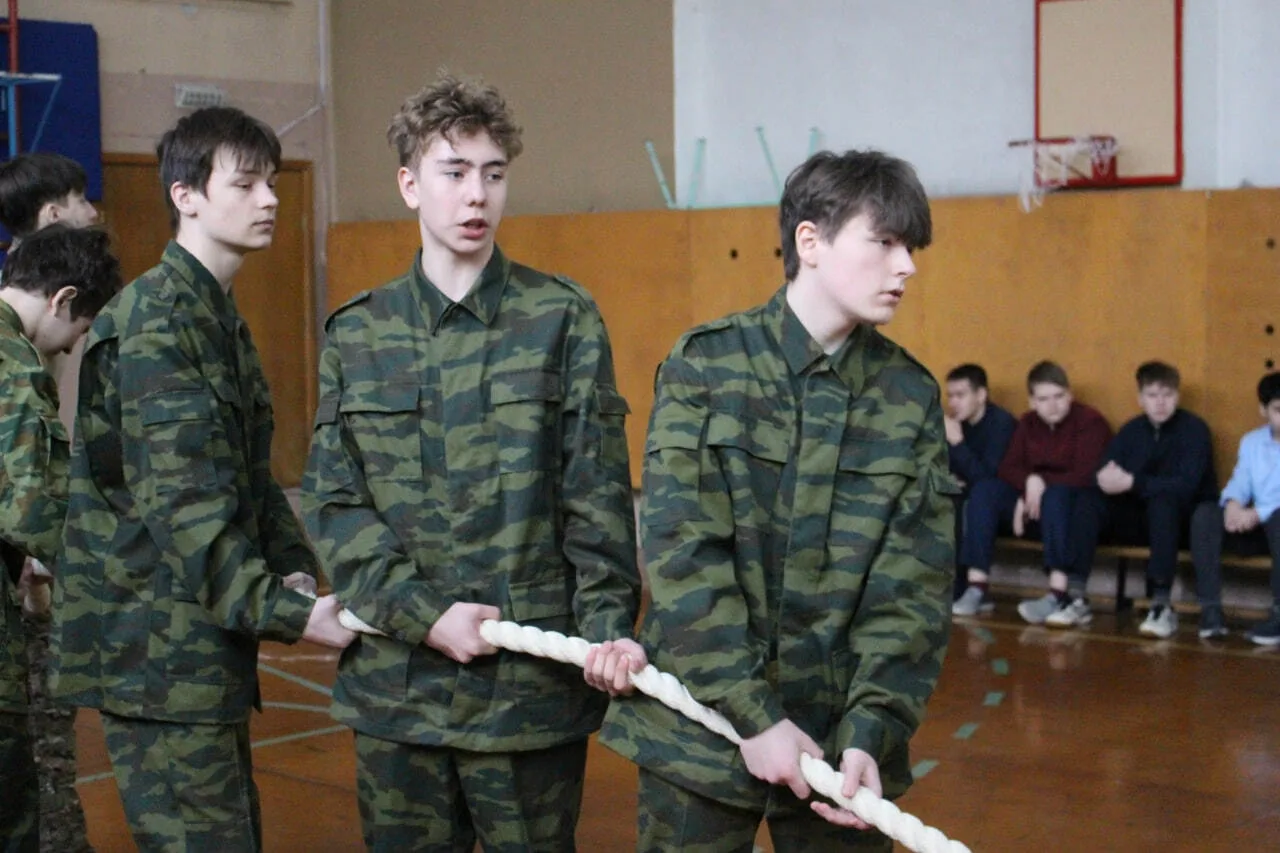 В честь Дня защитника Отечества среди учащихся 8–9 классов прошли Военные эстафеты ⭐️  В соревновани