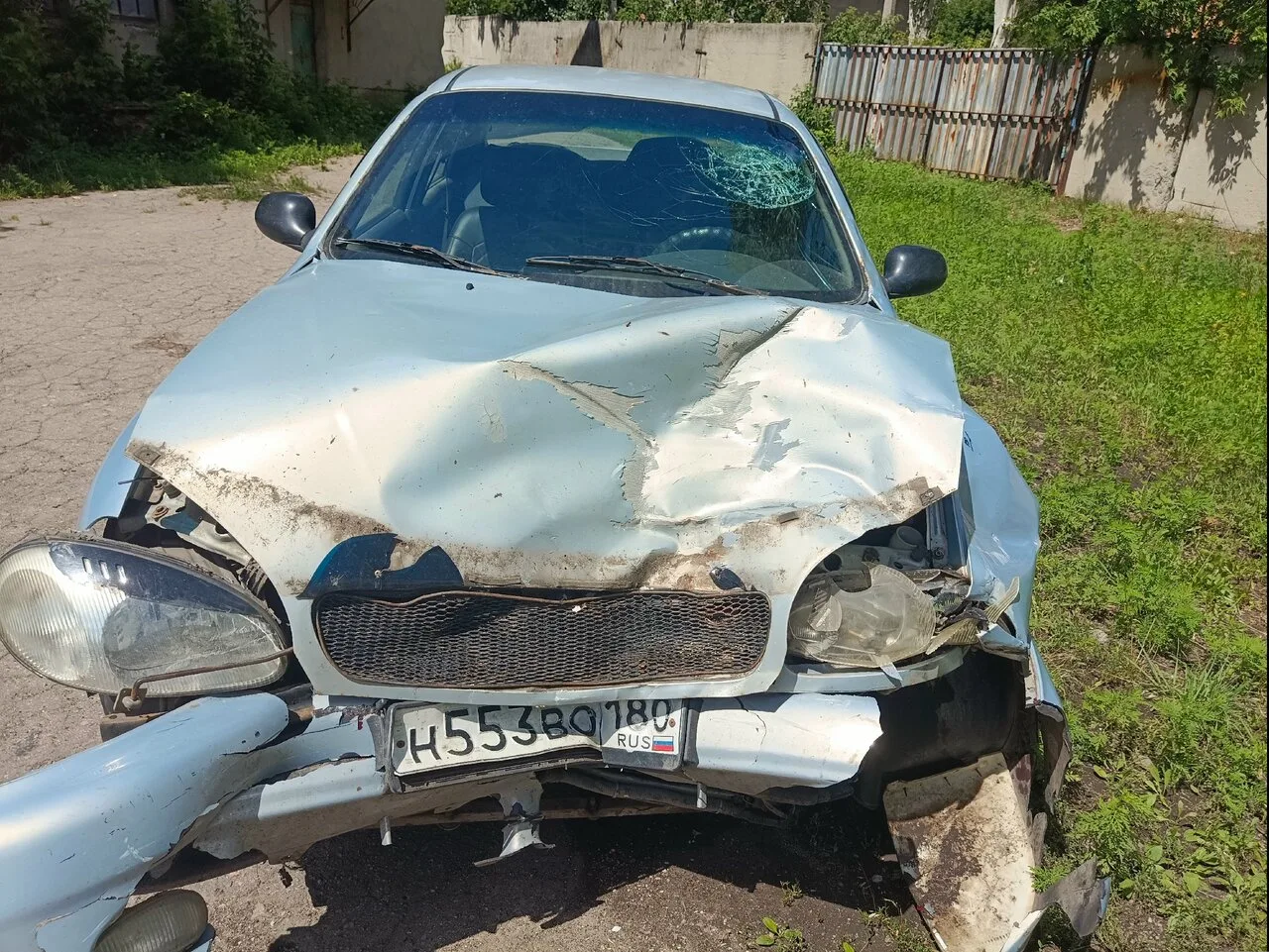 В разбор ланос . Мотор 1.6 шестнадцати клапанный (двадцать тысяч после кап ремонта). Коробка пятисту