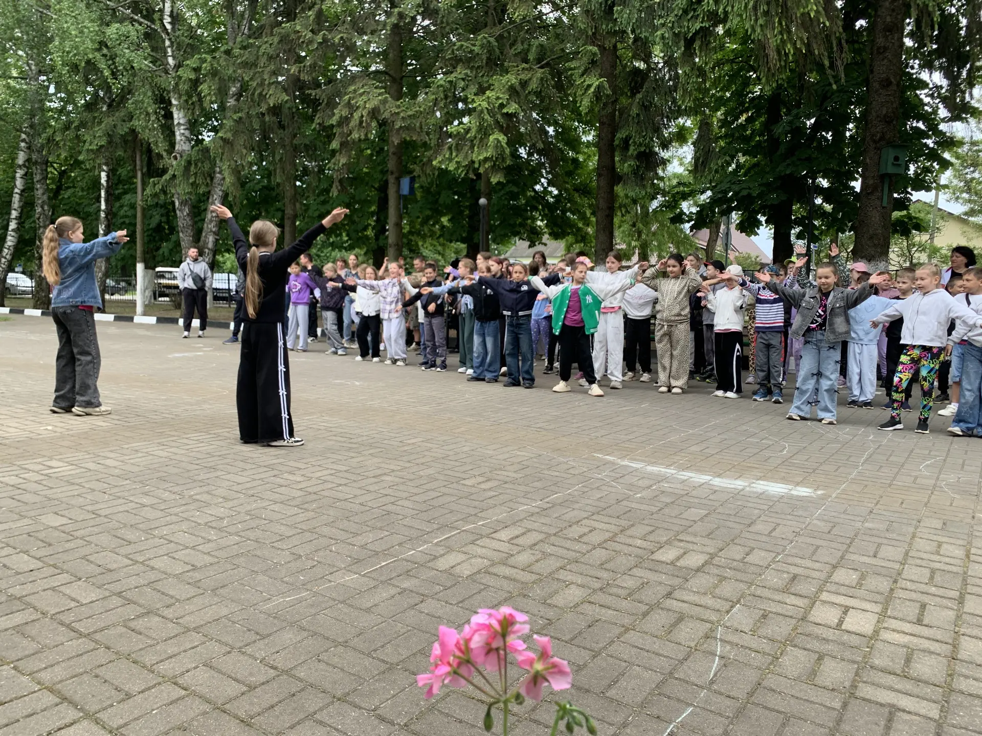 Насыщенный день в пришкольном лагере: зарядка, театр и встреча с ГИБДД

Сегодня в нашем лагере день 