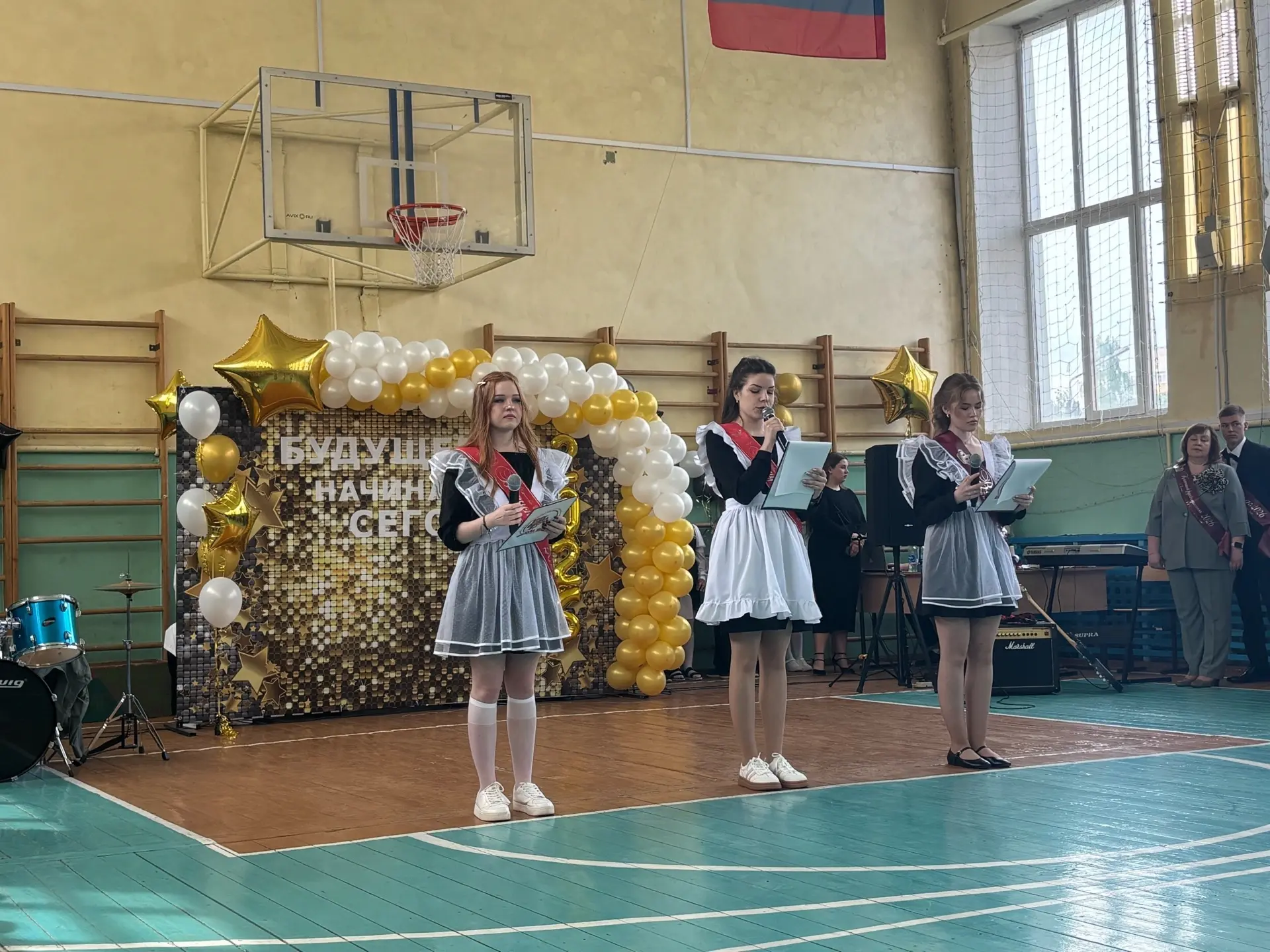 Вчера в нашей школе прозвенел последний звонок...  Этот звук — не просто сигнал к окончанию уроков. 