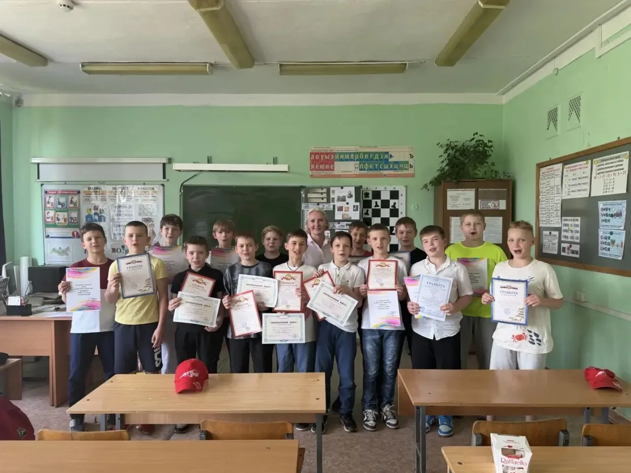 ЦО - средняя школа N9 имени Ивана Ткаченко (мнение родителей)   Первый год в средней школе N9 для 4 