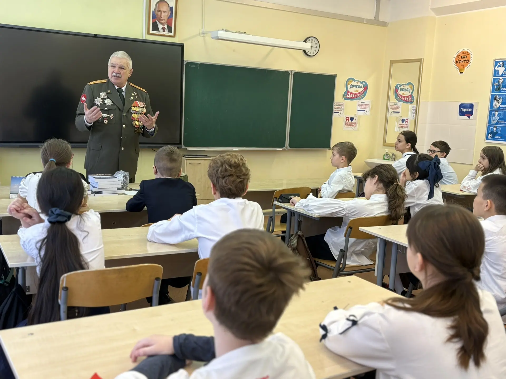 В рамках всероссийской акции Движения первых  «Наши защитники Отечества» в корпусе «Чехов» состоялас