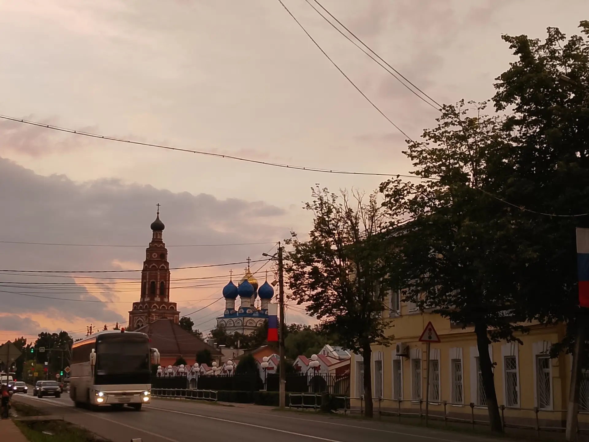 Доброй ночи, город!
📸: Mariya

☀️ Есть красивые летние фотки? Присылайте!