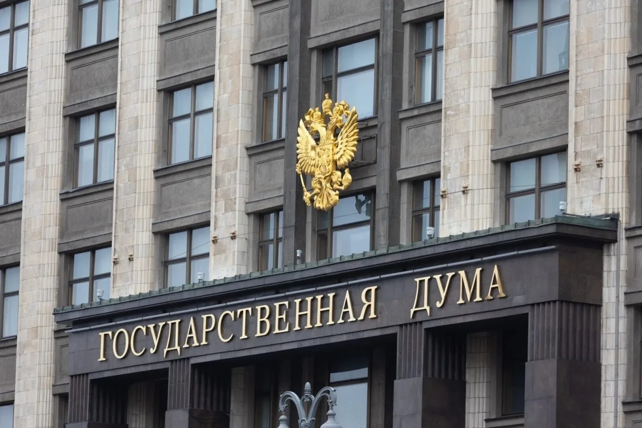 Госдума ввела штрафы за авторизацию пользователей через зарубежные сервисы.
 
Мера будет действовать