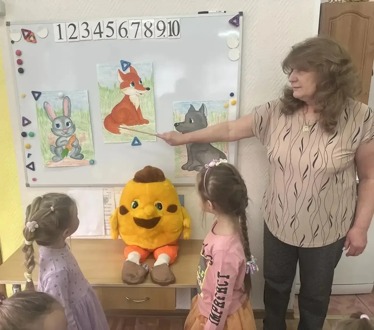 🎨 Лепка из пластилина в средней группе: встречаем Колобка! 🟠  В средней группе по адресу Большой Коп