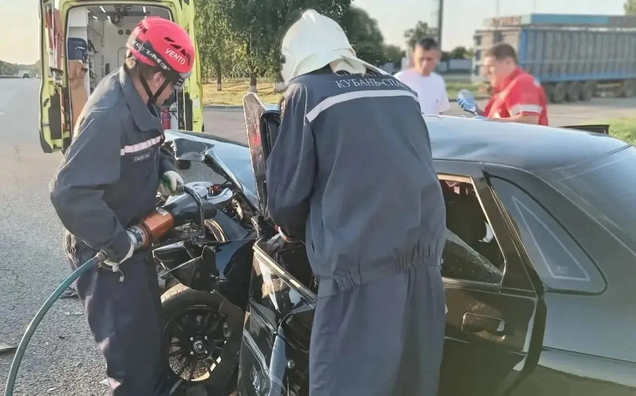 Деблокировка пострадавшего в ДТП на трассе Р-217 «Кавказ»

На 161-м километре федеральной автодороги
