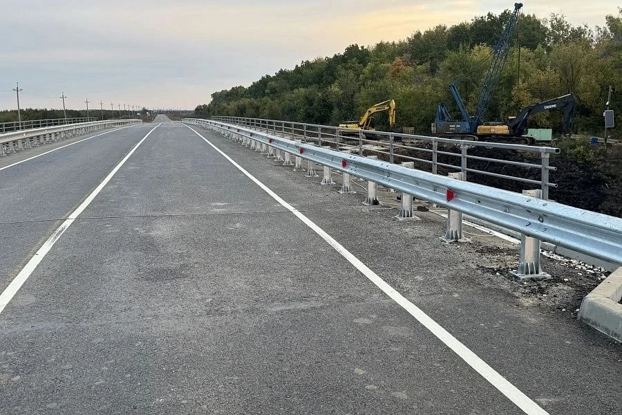 🌉 В Еланском районе открыли обновлённый мост через реку Березовка!