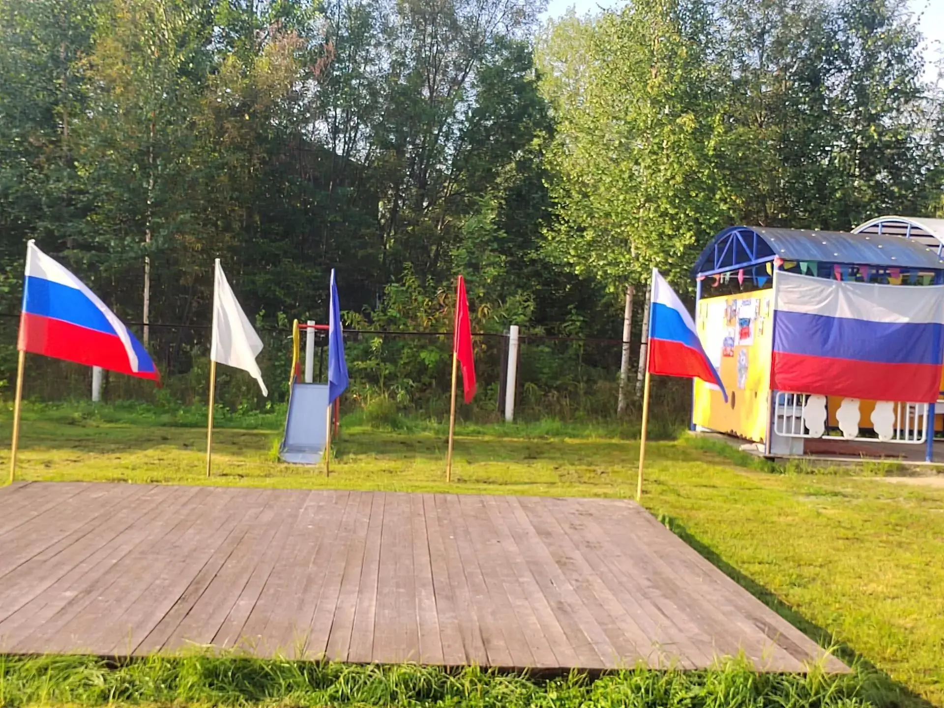 Пусть славится мощью своею Россия,