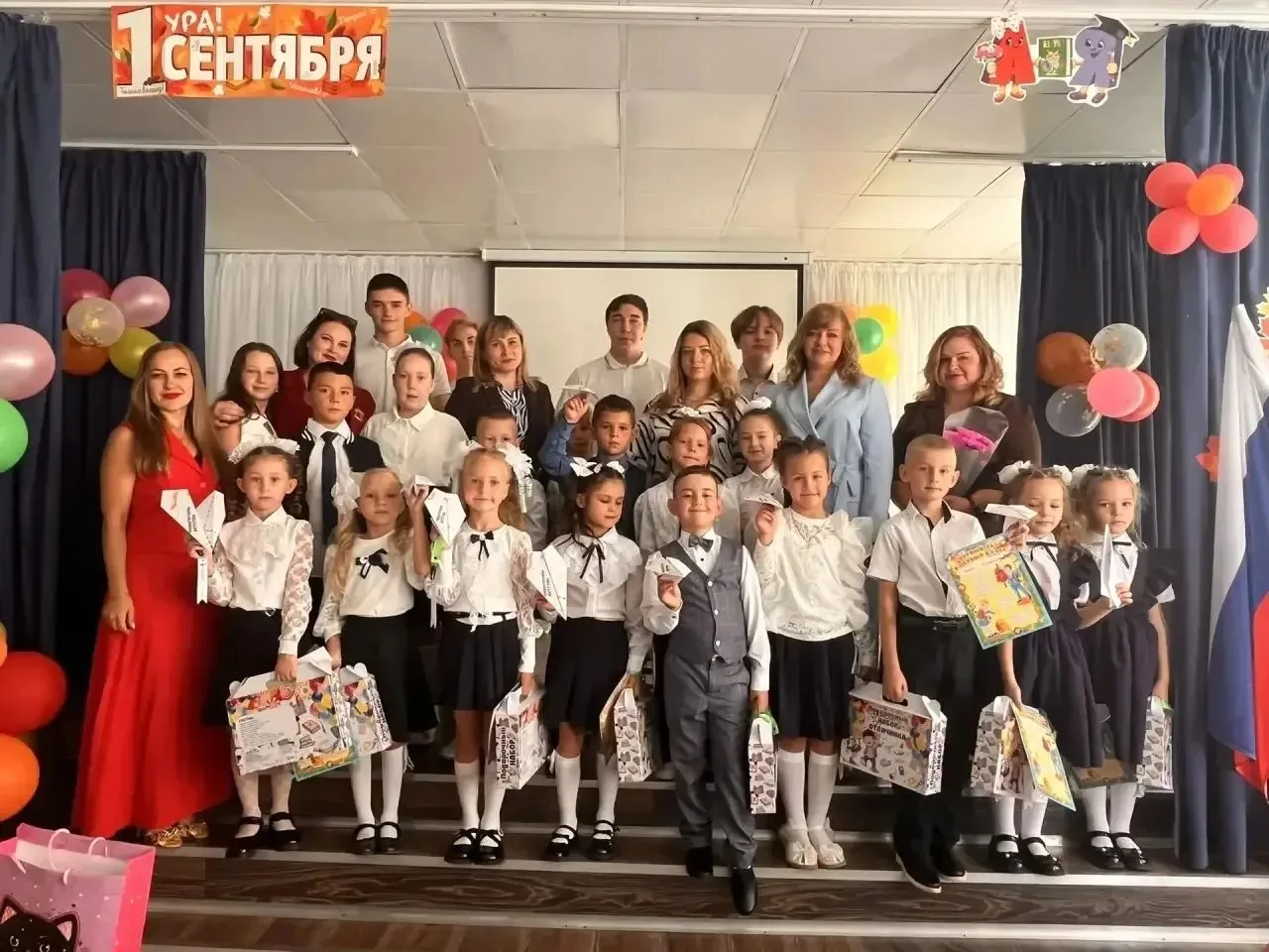 1 сентября - День знаний! 🌈 Праздник книг📚, цветов,🏵️ друзей,🧑‍🏫🧑‍🎓 улыбок!  😃....