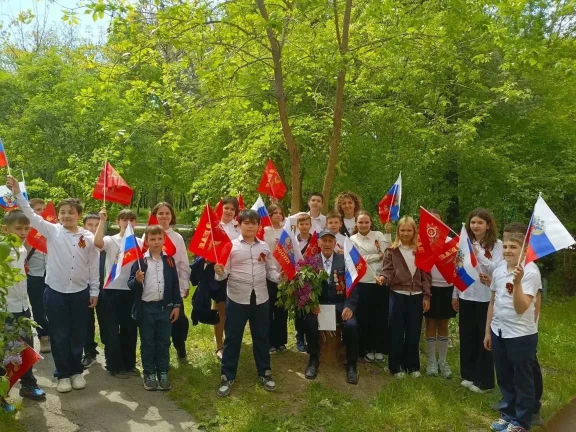 🌸 Праздник, который приходит в дом: навещаем ветеранов!🌸🕊️ 

Накануне Дня Великой Победы в нашей 